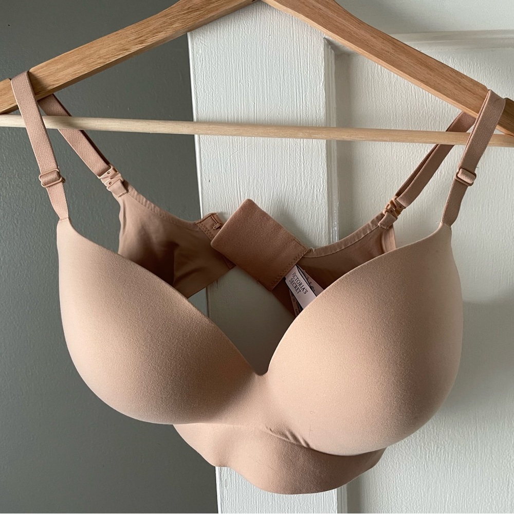 Three (3) Victoria’s Secret t-shirt bras, 34DDD- NWT